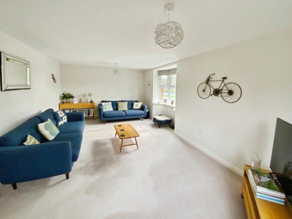 5 bed Detached for sale Image 4