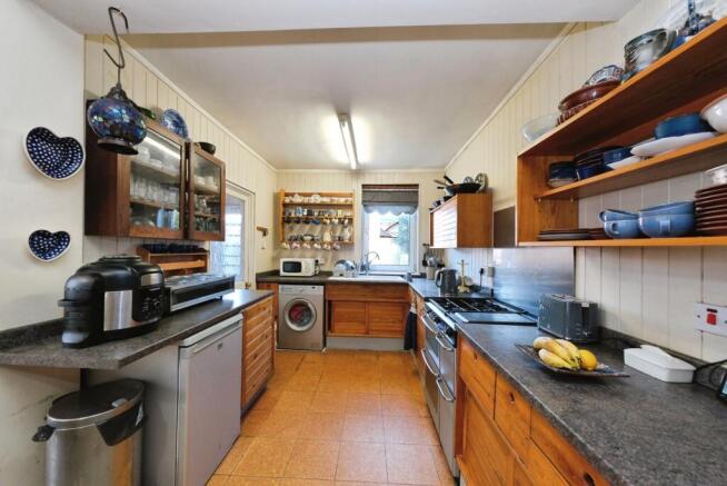 5 bed Semi-Detached for sale Image 11