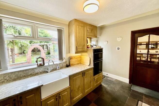 4 bed Semi-Detached for sale Image 12