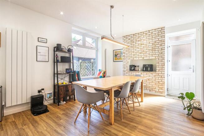 5 bed Semi-Detached for sale Image 5