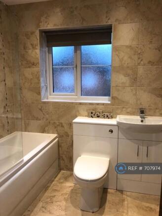 Family Bathroom 1st Floor
