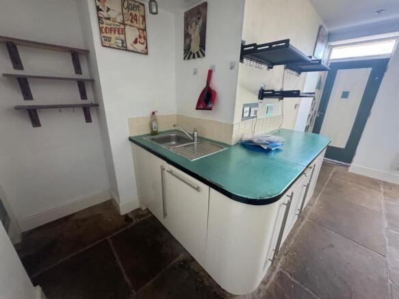 1 bed Apartment to rent Image 5