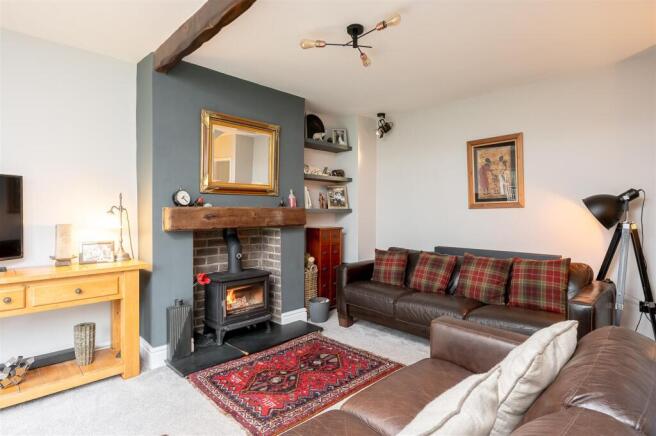 6.LIVING ROOM