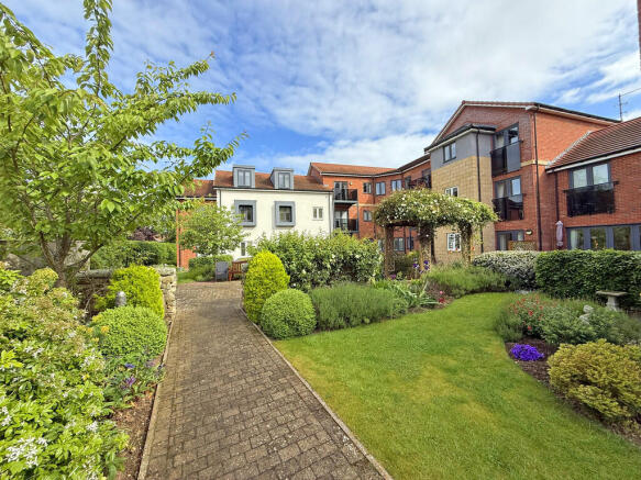 1 bed Ground Flat for sale Image 9