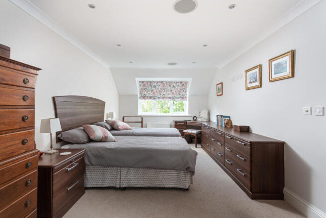 4 bed Detached for sale Image 7