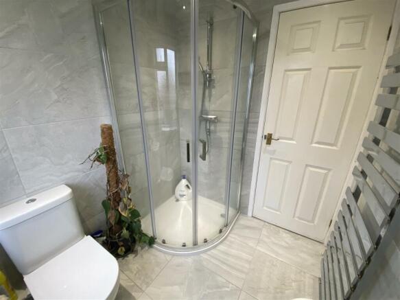 HOUSE BATHROOM/ W.C.