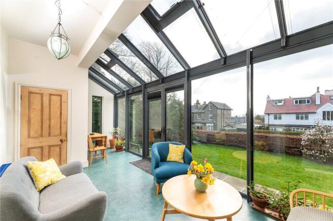 5 bed Detached for sale Image 6