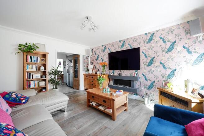 3 bed Semi-Detached for sale Image 6