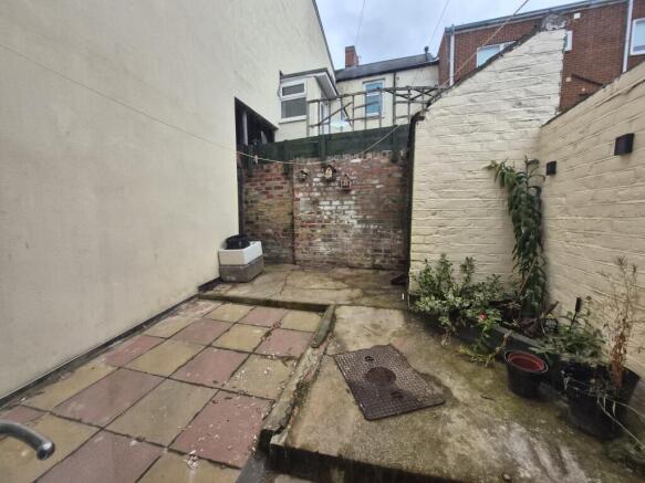 2 bed Terraced to rent Image 11
