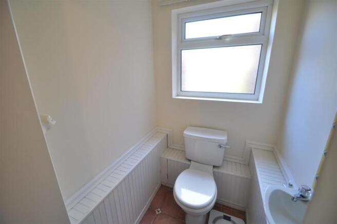 guest wc.JPG
