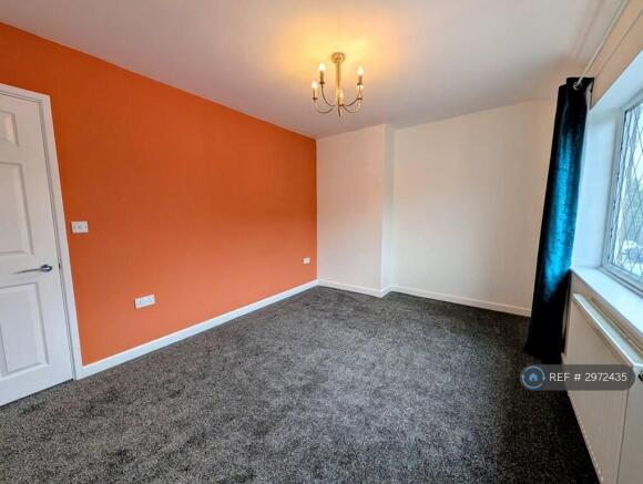 3 bed Semi-Detached to rent Image 4