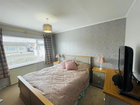 12lansdownbed.jpg