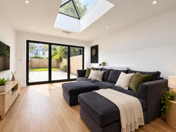 Call 02920 668585 to secure your viewing _11