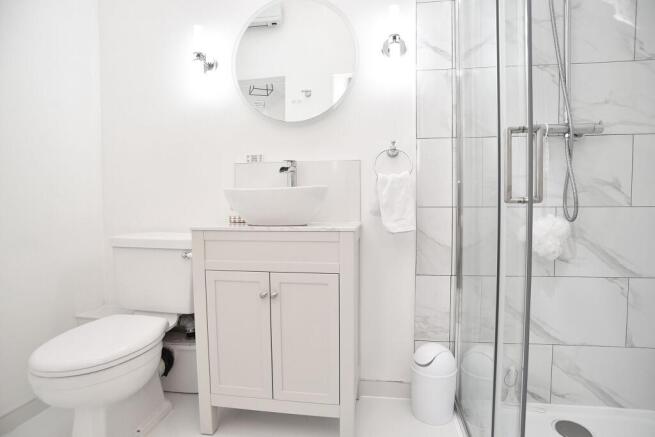 4 bed Terraced for sale Image 8