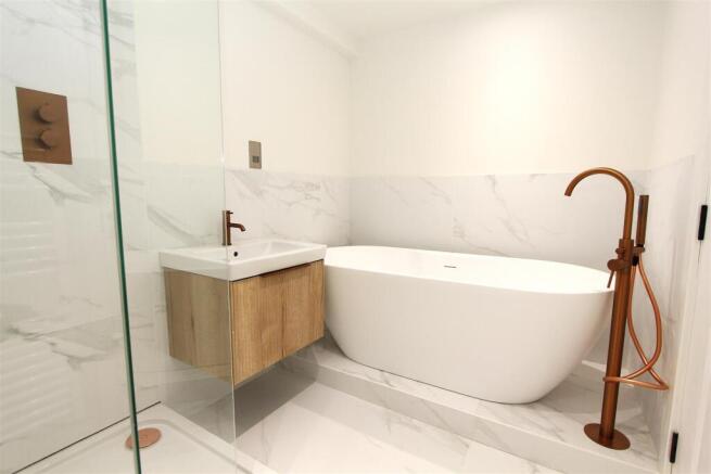 2 bed Apartment to rent Image 5