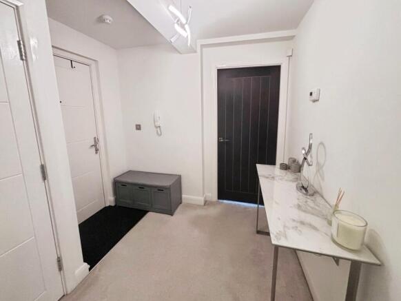 2 bed Flat for sale Image 7