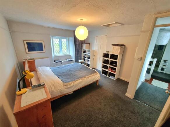 Bed 1.jpg