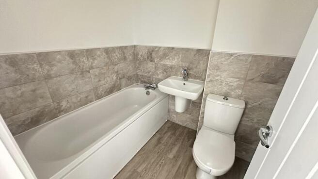 3 bed Semi-Detached for sale Image 8