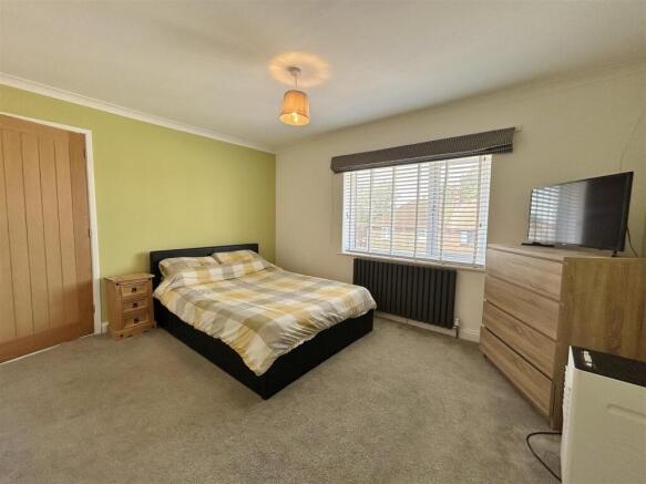 3 bed Semi-Detached for sale Image 6