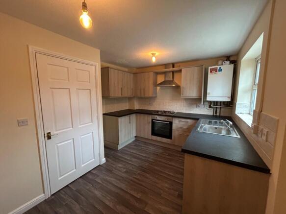 2 bed Semi-Detached to rent Image 4