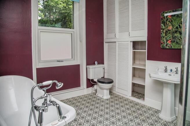 3 bed House for sale Image 8