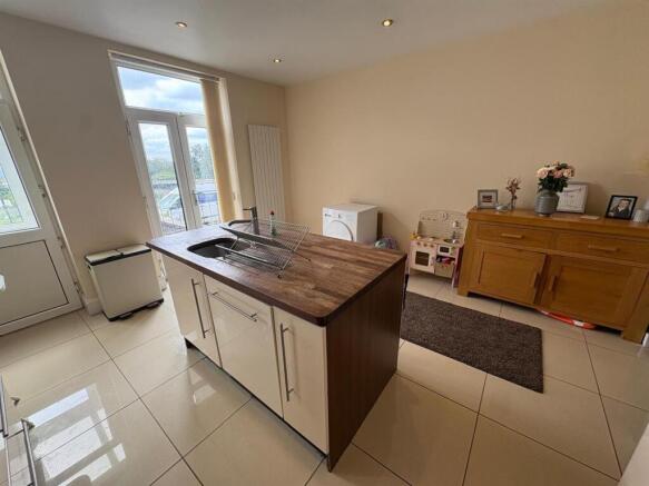 3 bed Terraced for sale Image 6