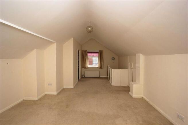 FIRST FLOOR BEDROOM