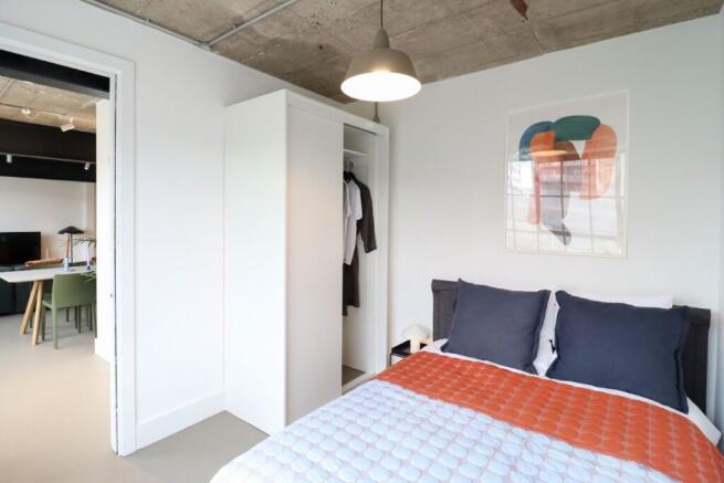 3 bed Apartment to rent Image 12