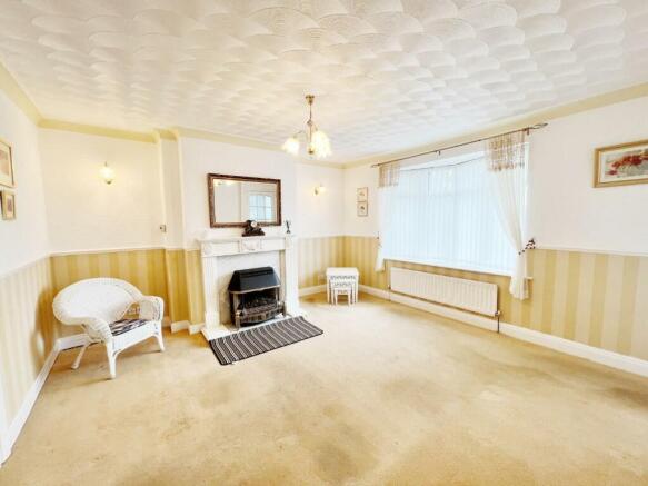 Lounge pic 2.jpg