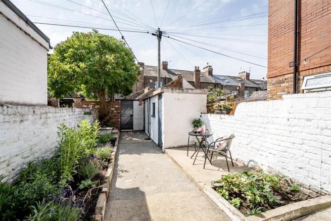 COURTYARD GARDEN