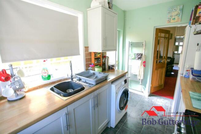 FITTED KITCHEN