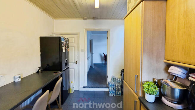 3 bed Terraced to rent Image 6
