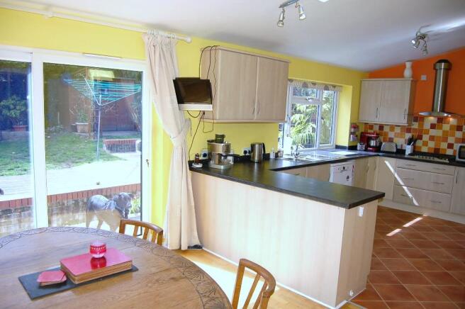 Kitchen/ Dining Room