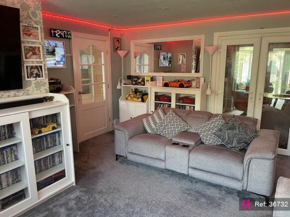 4 bed Semi-Detached for sale Image 5