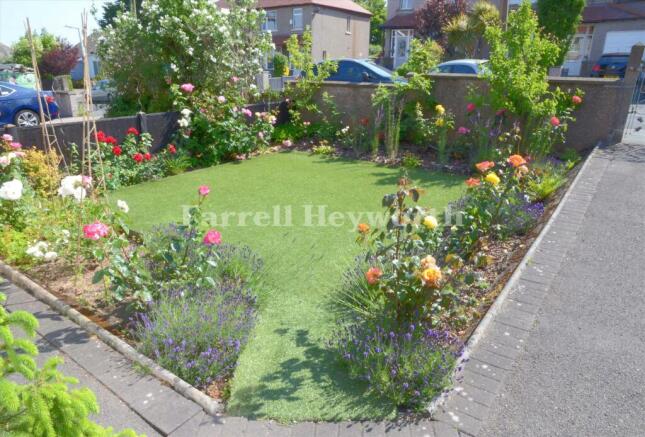 4_Front_Lawn