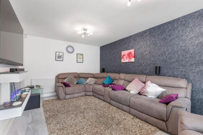 4 bed Detached for sale Image 9