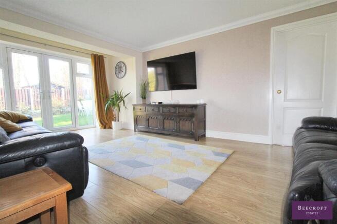 6 bed Detached for sale Image 9