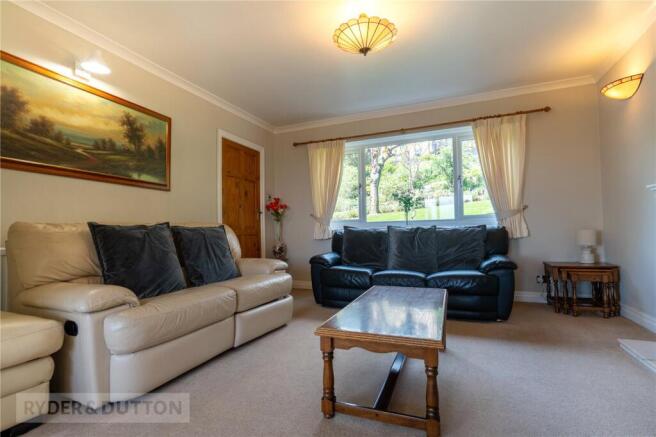 4 bed Detached for sale Image 9