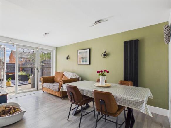 3 bed Semi-Detached for sale Image 8