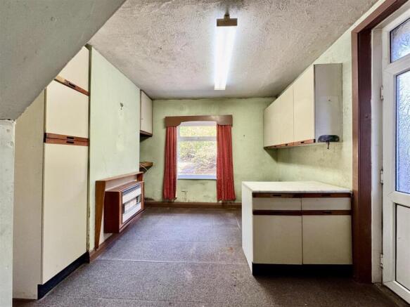3 bed Semi-Detached for sale Image 10
