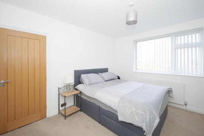 15 Greville Smith Avenue Cv31 2HQ-23.jpg