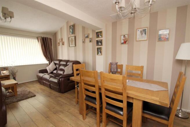 lounge/dining room