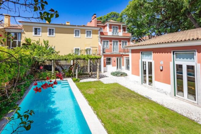 Elegant Villa in Lapa, Garden, Pool, Views, Garage