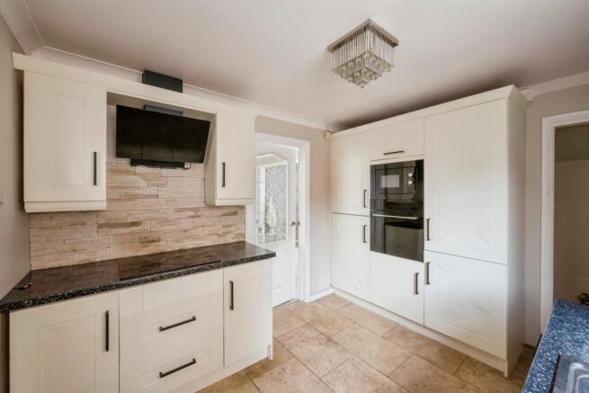 3 bed Semi-Detached for sale Image 5