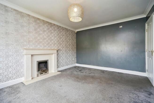 5 bed Detached for sale Image 4