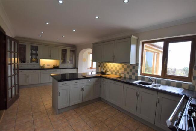 kitchen 1.jpg