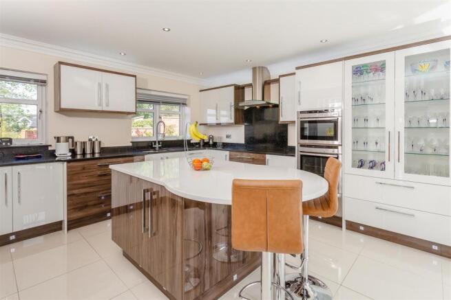 8340636-interior13.jpg