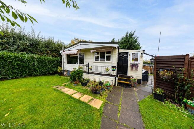 2-bed caravan on Castle View, Castle Road, Hartshill, Warwickshire, CV10, £120,000
