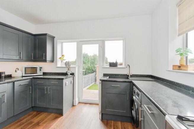 2 bed Semi-Detached for sale Image 8