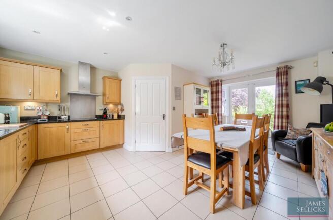 Dining kitchen